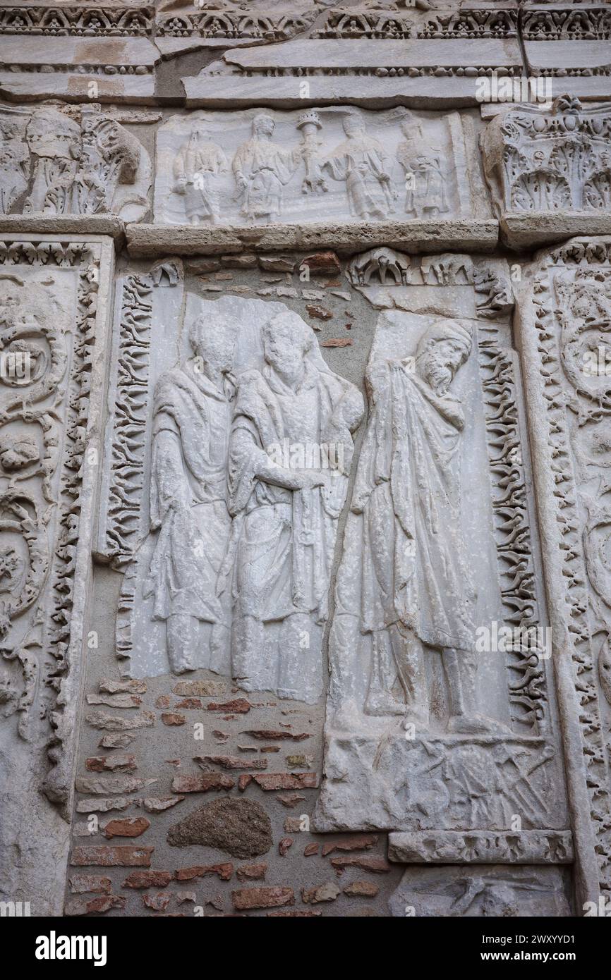 Rome. L'Italie. L'Arcus Argentariorum (Arc de l'Money-Changers / Arco degli Argentari, 204 AD). Ouest extérieur panneau représentant des soldats romains et bar Banque D'Images