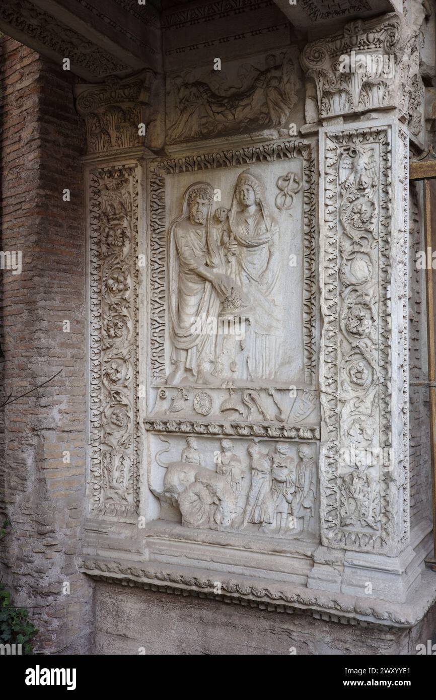 Rome. L'Italie. L'Arcus Argentariorum (Arc de l'Money-Changers / Arco degli Argentari, 204 AD). L'intérieur panneau représentant une scène sacrificielle wi Banque D'Images
