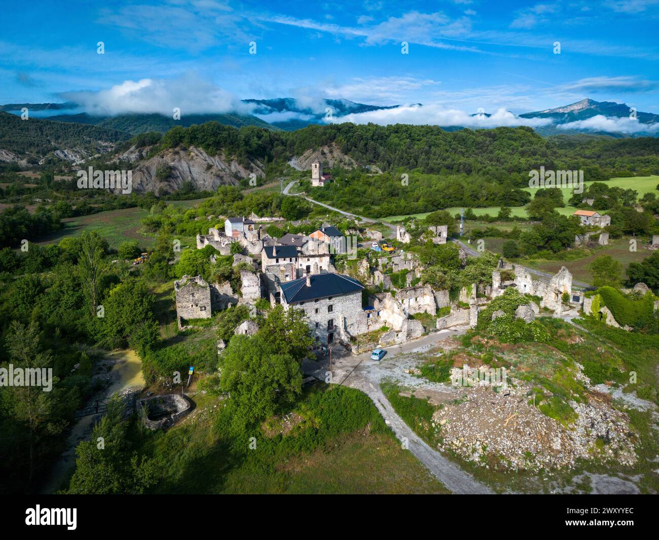 Espagne, Janovas : vue aérienne du village en reconstruction. Tout ce qui restait de cet ancien village dans les Pyrénées aragonaises étaient des ruines : le v Banque D'Images