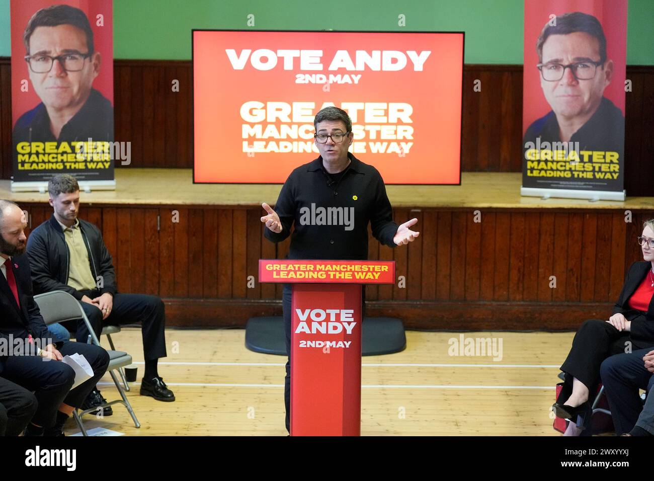 Andy Burnham s'exprimant au Salford Lads Club lors du lancement de sa campagne pour sa réélection en tant que maire de la Greater Manchester Combined Authority. Date de la photo : mercredi 3 avril 2024. Banque D'Images