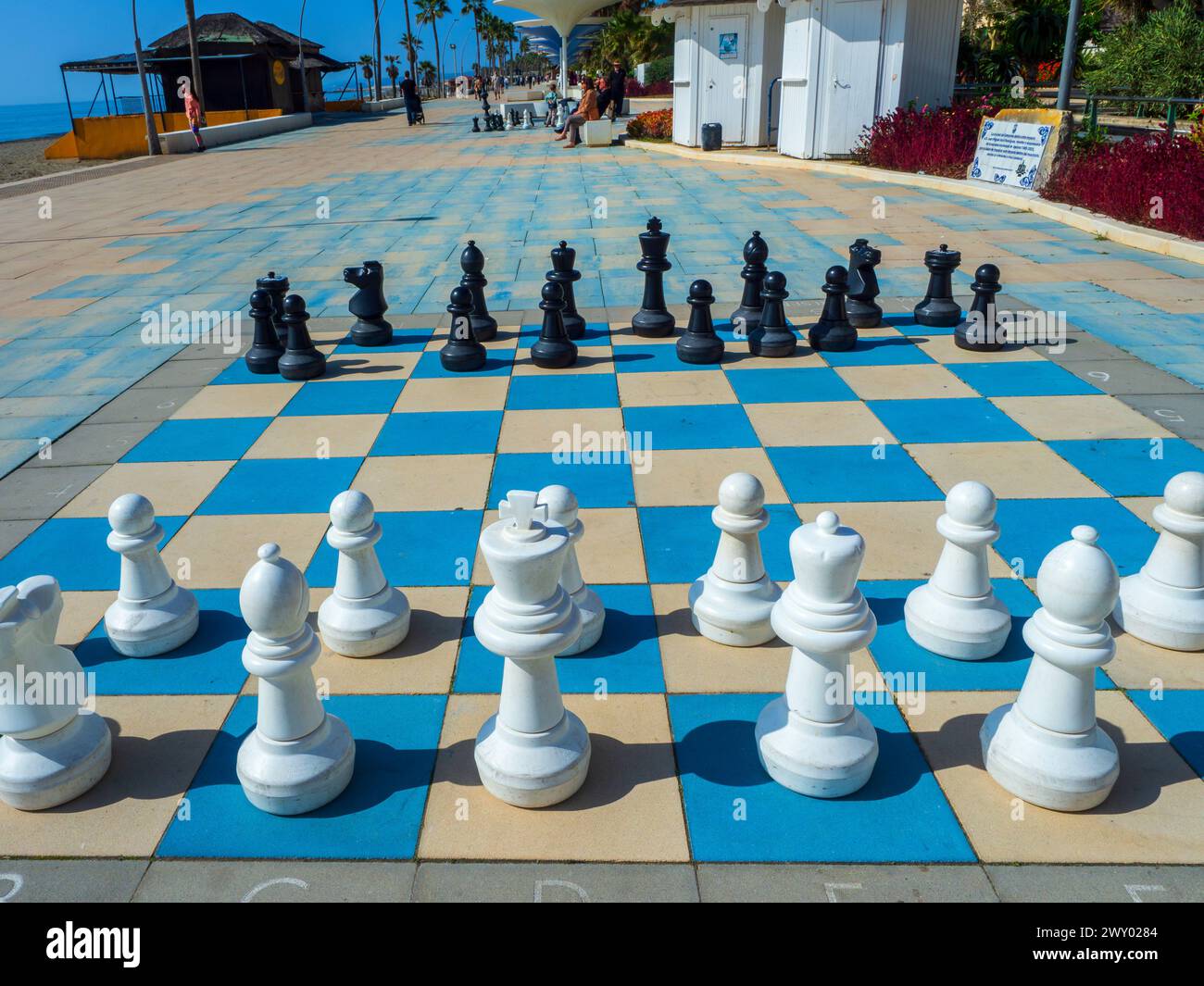 Échecs géants dans les rues d'Estepona, Malaga, Espagne Banque D'Images