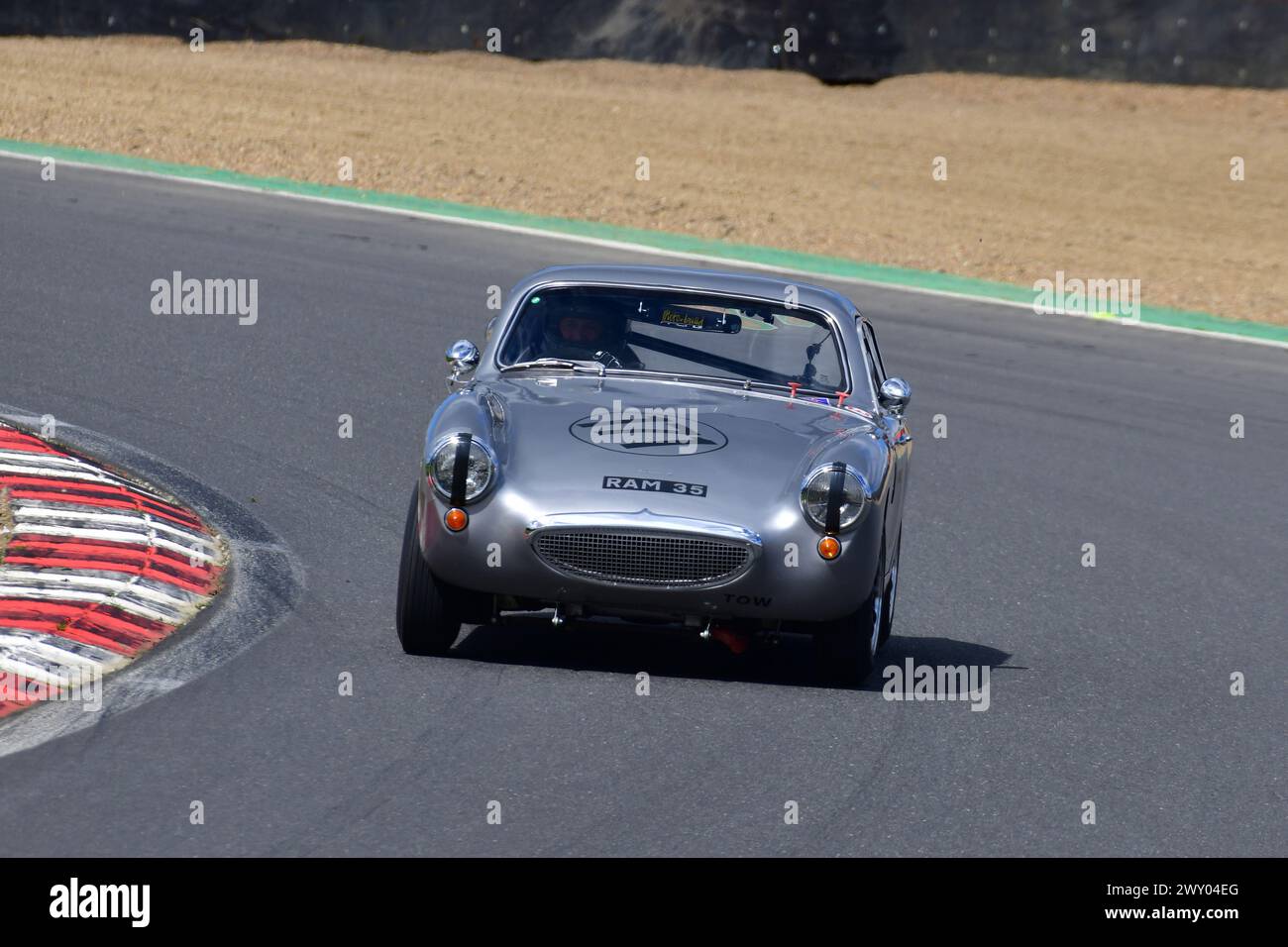 Andrew Giles, Austin Healey Sebring Sprite, Equipe Pre ’63 et ’50s, Sports et GT Cars, une course de trente minutes. Les voitures d'avant 1963 circulent sur la CR historique de Dunlop Banque D'Images