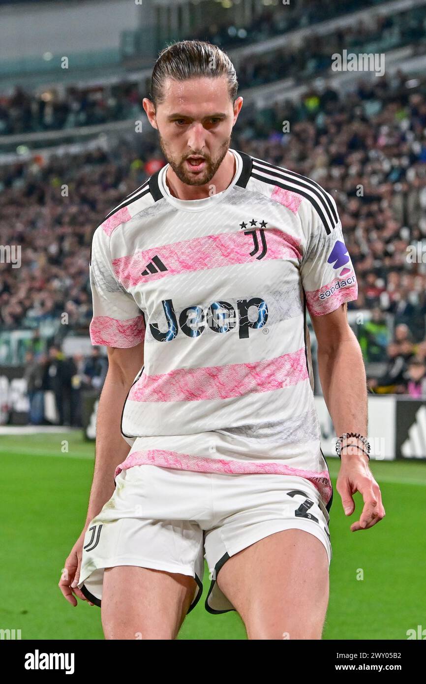 Turin, Italie. 02 avril 2024. Adrien Rabiot (25) de la Juventus vu lors du match de demi-finale de la Coppa Italia entre la Juventus et le Lazio au stade Allianz de Turin. (Crédit photo : Gonzales photo/Alamy Live News Banque D'Images