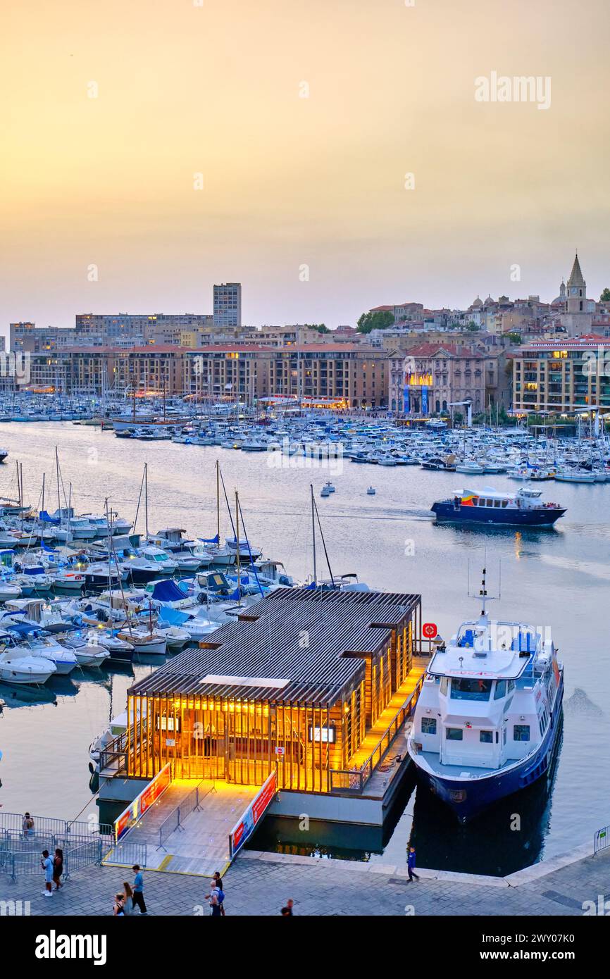 Le Vieux Port de Marseille au crépuscule. Le centre-ville de Marseille, Provence-Alpes-Côte d'Azur. France Banque D'Images