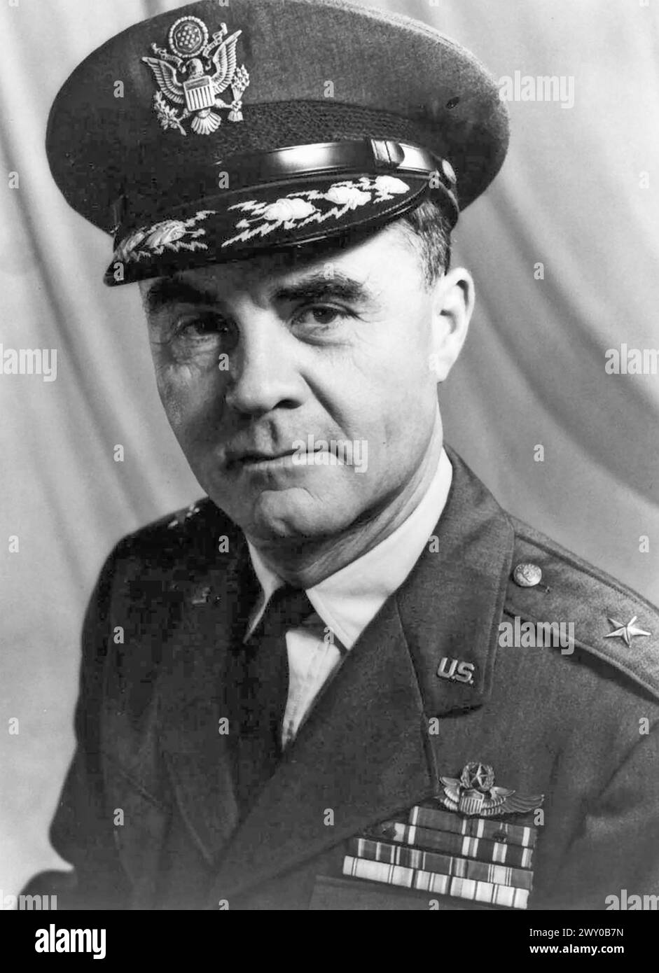 PAUL TIBBETS (1915-2007) pilote de l'armée de l'air des États-Unis du B-29 Superfortress Enola Gay dont l'atome bombarde Hiroshima Banque D'Images