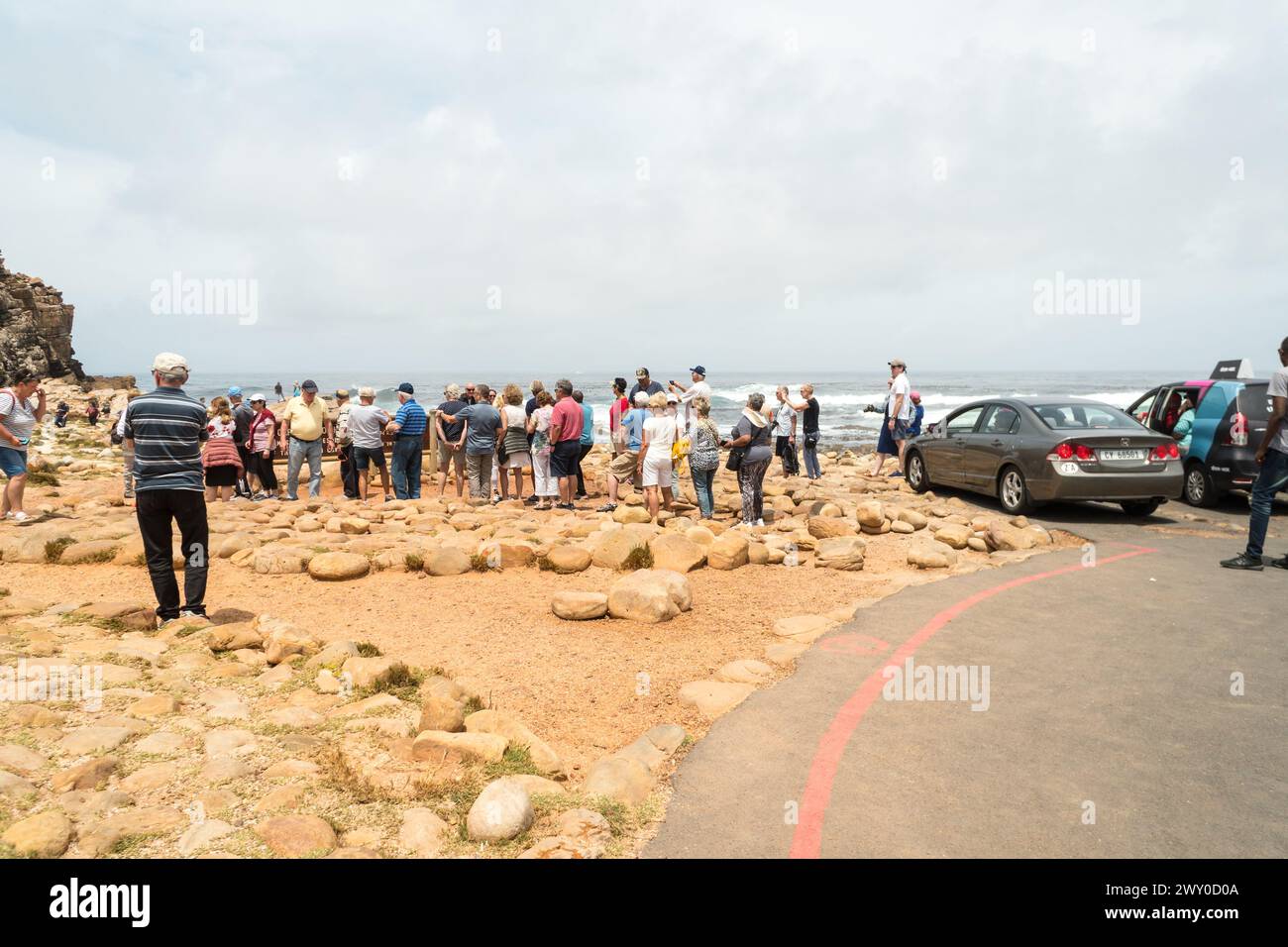 Files d'attente de gens, touristes à la pointe sud-ouest de l'Afrique à Cape point ou Cape of Good Hope réserve naturelle, concept lieu d'intérêt, voyage Banque D'Images