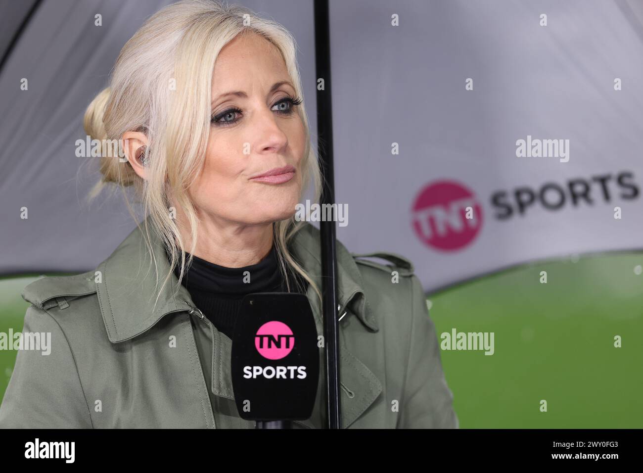 Londres, Royaume-Uni. 2 avril 2024. Lynsey Hipgrave alors qu'elle travaillait pour TNT Sports lors du premier League match au London Stadium. Le crédit photo devrait se lire : Paul Terry/Sportimage crédit : Sportimage Ltd/Alamy Live News Banque D'Images