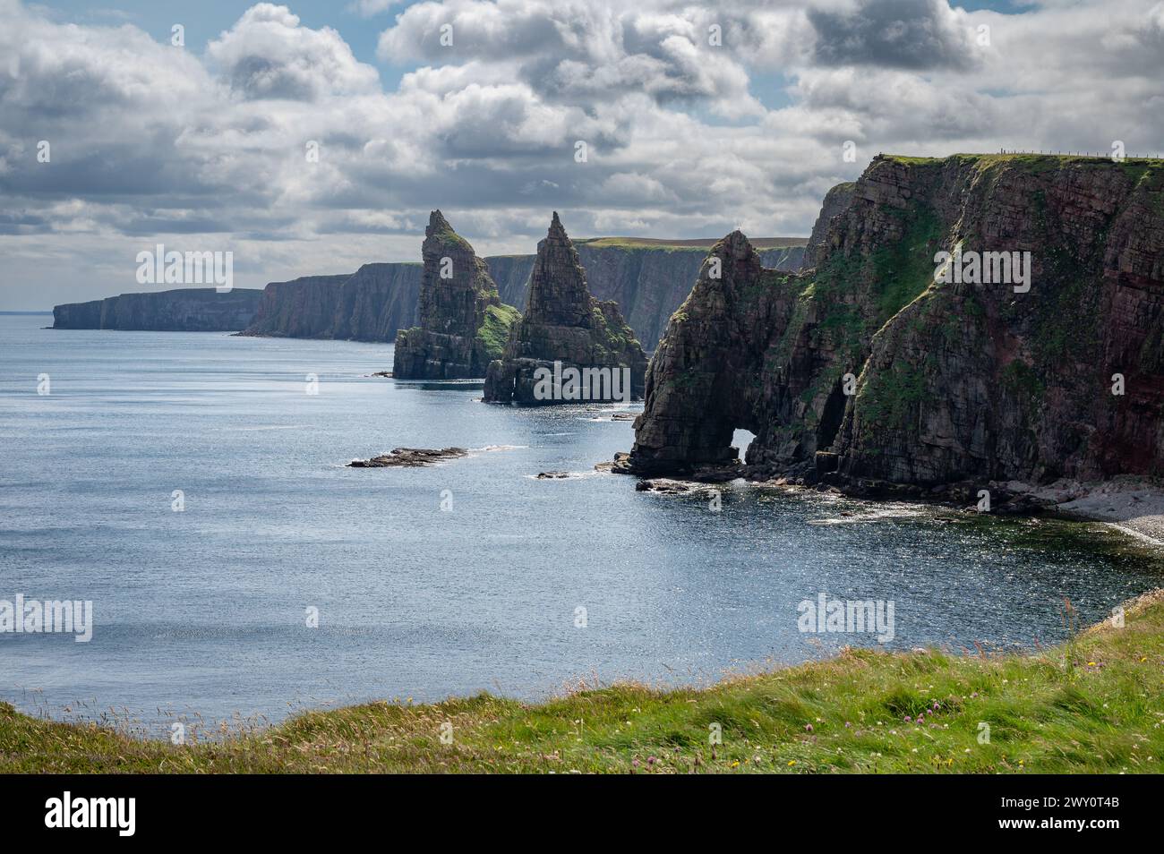 Duncansby Stacks and Cliff at North Sea, Duncansby Head, John O'Groats, Écosse, Royaume-Uni Banque D'Images