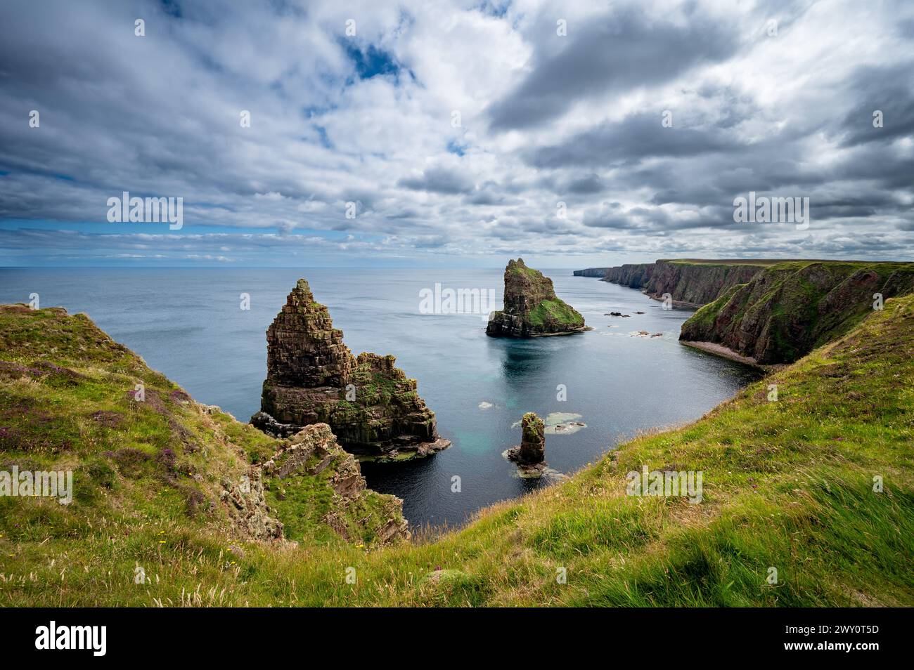 Duncansby Stacks and Cliff at North Sea, Duncansby Head, John O'Groats, Écosse, Royaume-Uni Banque D'Images