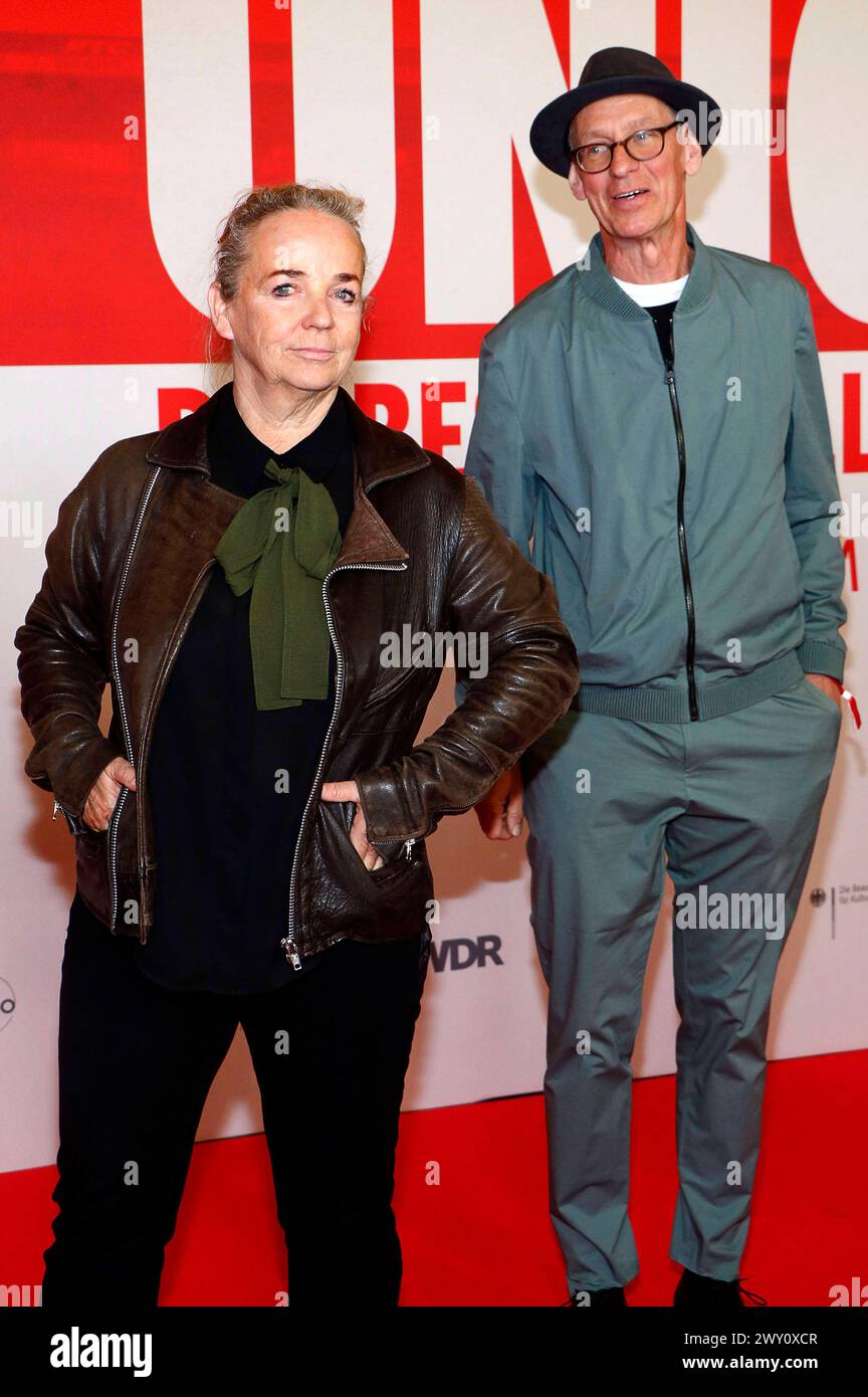 Annekatrin Hendel und Christian Flake Lorenz von Rammstein BEI der Premiere des Dokumentarfilms Union - Die Besten aller Tage im Kino International. Berlin, 02.04.2024 *** Annekatrin Hendel et Christian Flake Lorenz de Rammstein lors de la première du film documentaire Union Die Besten aller Tage au Kino International Berlin, 02 04 2024 Foto:XA.xBuggex/xFuturexImagex union 4417 Banque D'Images