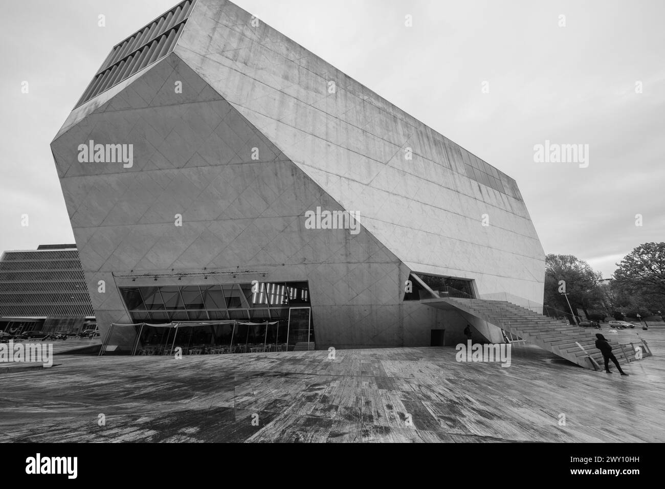 Vue de la salle de concert Casa de Musica de l'architecte Rem Koolhaas, inaugurée en 2005, Portugal, le 3 avril 2024 à Porto. Banque D'Images