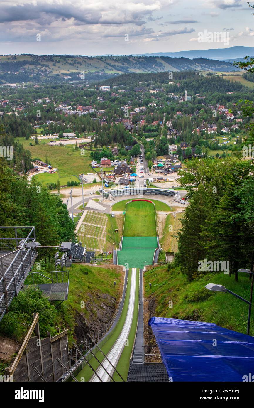 Dans la course du Great Krokiew site de saut à ski à Zakopane construit sur le versant nord de la montagne Krokiew dans les Tatras. Banque D'Images