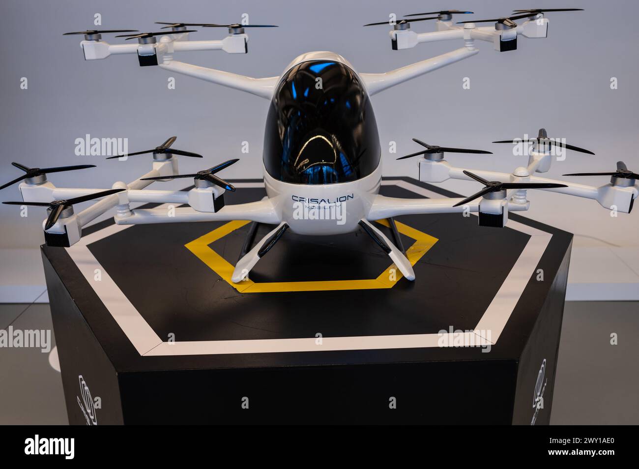 Taxi aérien urbain Crisalion Mobility. Musée de la technologie de la ville de mobilité dans le pont de Zaha Hadid (Pavillon du pont), Saragosse, Espagne Banque D'Images