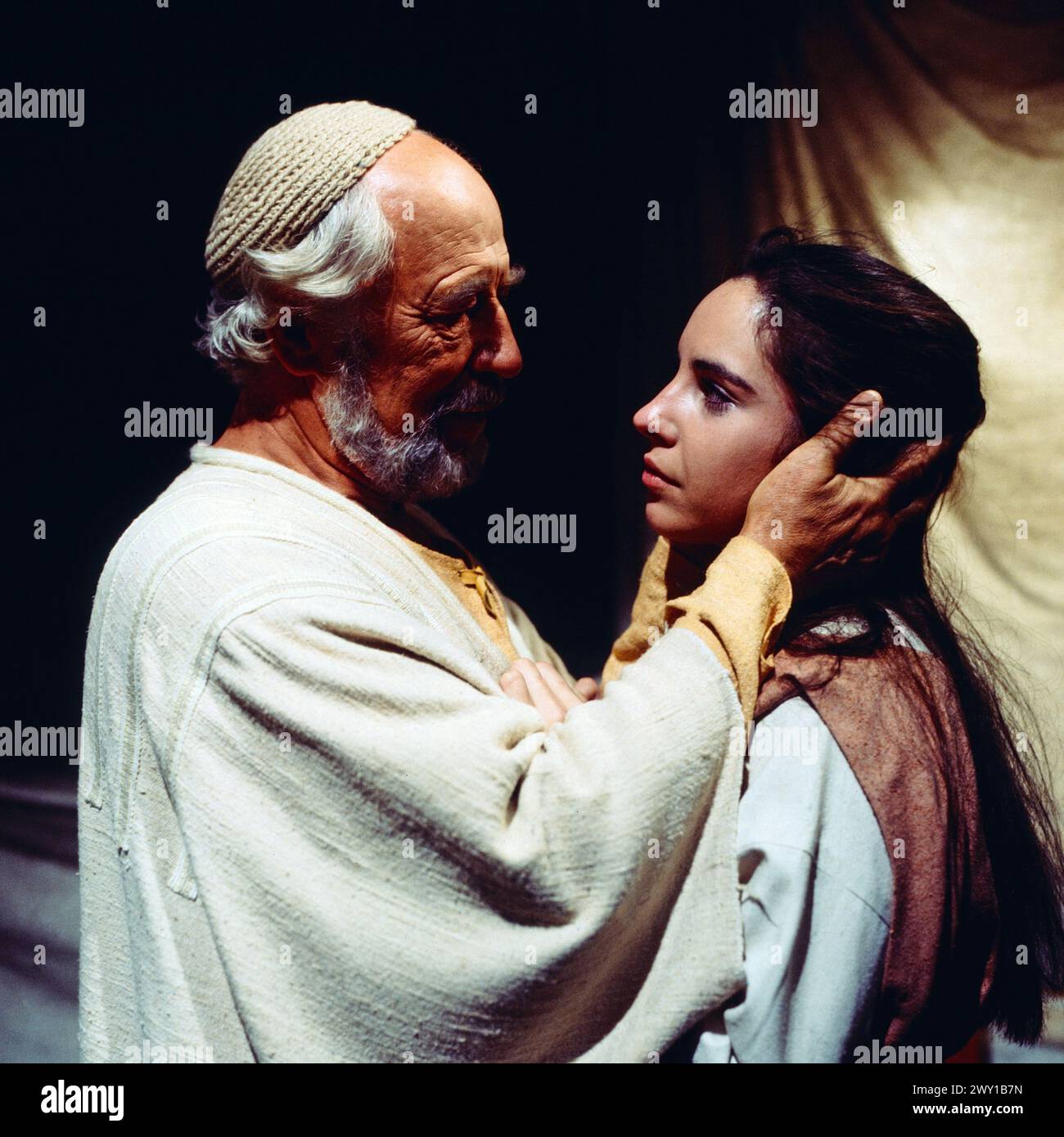 Nathan der Weise, deutscher Fernsehfilm vom Sender Freies Berlin, 1979, Regie : Oswald Döpke, Verfilmung nach dem Bühnenstück von Gotthold Ephraim Lessing, Dreharbeiten waren an historischer Stätte in Israel, Szene : Werner Hinz als Nathan, Katerina Jacob als Recha Banque D'Images