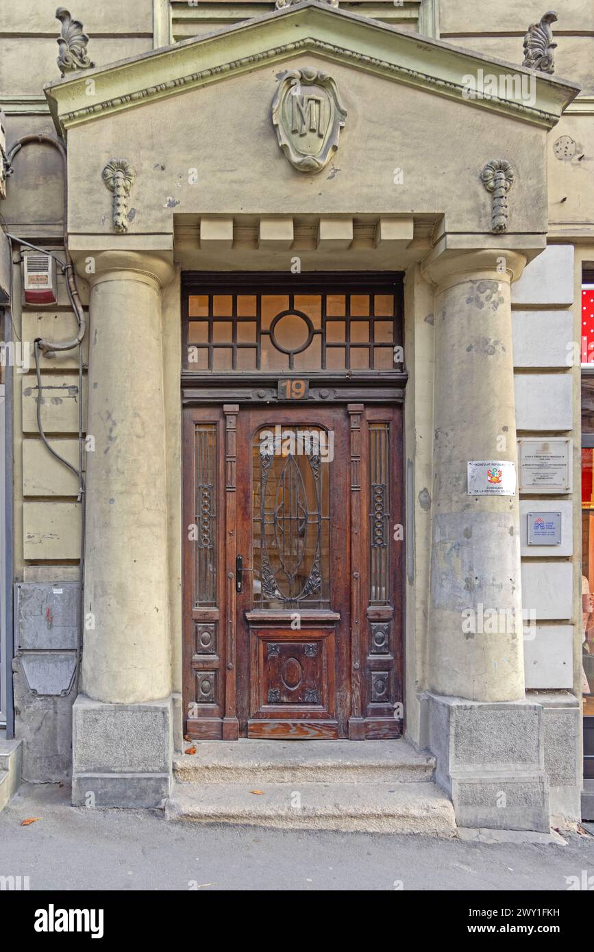 Belgrade, Serbie - 01 octobre 2021 : entrée au Consulat de la République du Pérou rue Kneza Milosa dans le centre de la capitale. Banque D'Images