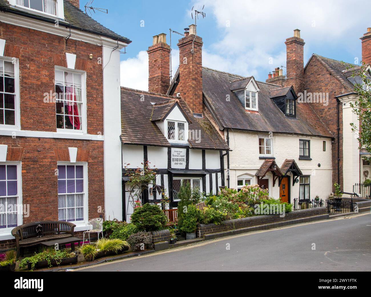 Les cottages de campagne anglais et les jardins de St Leonards sont proches dans la ville frontalière galloise anglaise de Bridgnorth Shropshire Banque D'Images