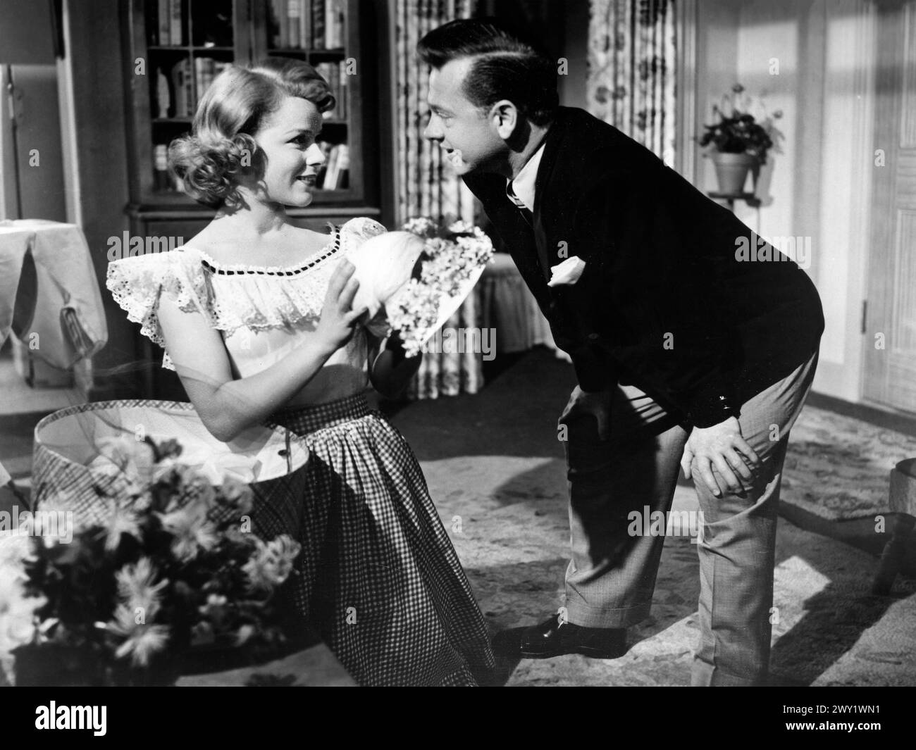 Sally Forrest, Mickey Rooney, sur le plateau du film, 'The Strip', MGM, 1951 Banque D'Images