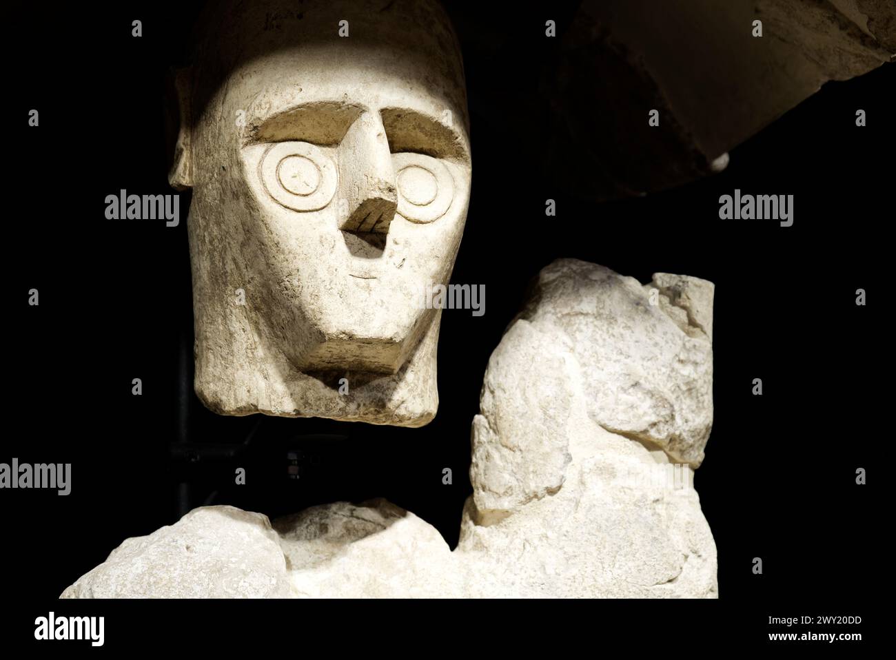 Statue guerrière nuragique exposée au musée archéologique de Cagliari Banque D'Images