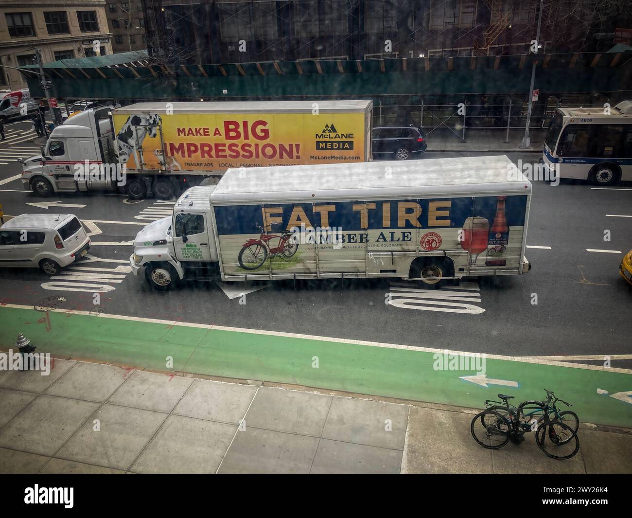 Un camion de distributeurs de boissons portant la marque Fat Tire Amber Ale Beer à Chelsea à New York le mercredi 27 mars 2024. (© Frances M. Roberts) Banque D'Images