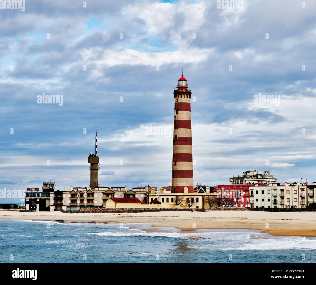 Phare coloré à Praia da Costa Nova, Aviero, Portugal, Europe Banque D'Images