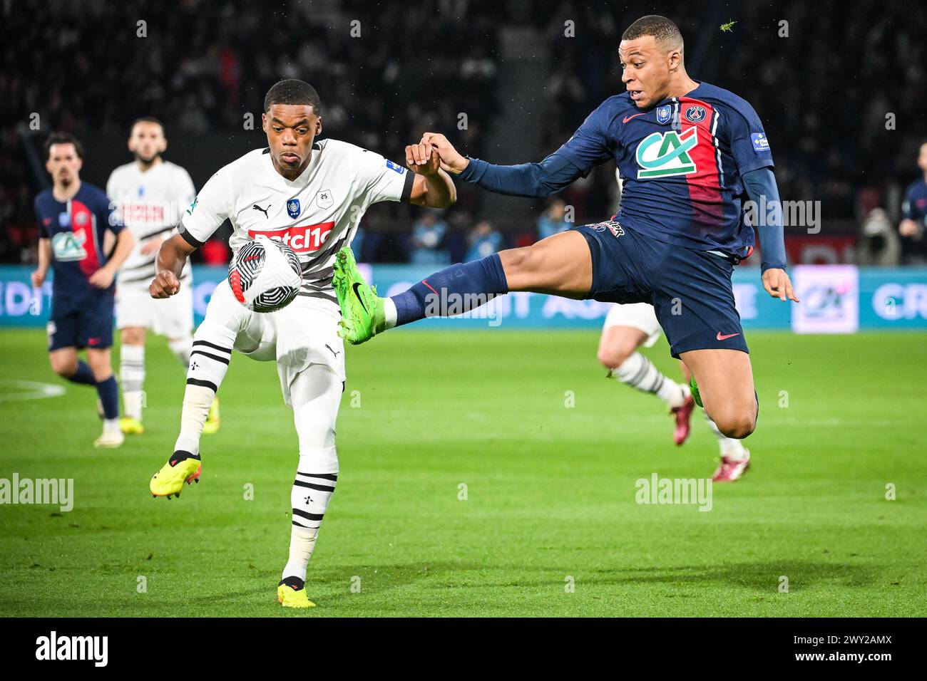 Paris, France, France. 3 avril 2024. Réchauffé OMARI de Rennes et Kylian MBAPPE du PSG lors du match de Coupe de France entre le Paris Saint-Germain (PSG) et le stade Rennais (Rennes) au stade du Parc des Princes le 3 avril 2024 à Paris. (Crédit image : © Matthieu Mirville/ZUMA Press Wire) USAGE ÉDITORIAL SEULEMENT! Non destiné à UN USAGE commercial ! Banque D'Images