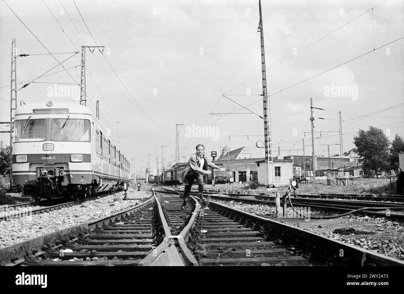 Liebe ist nur ein Wort, Spielfilm, Deutschland 1971, Régie : Alfred Vohrer, Darsteller : Franz Rudnick, Szene auf dem Bahngleis Banque D'Images