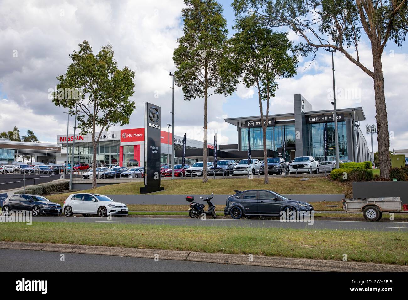 Castle Hill, Sydney, Australie, constructeurs automobiles avec salles d'exposition et concessionnaires sur Victoria Avenue, Mazda, Nissan et MG concessionnaires automobiles Banque D'Images