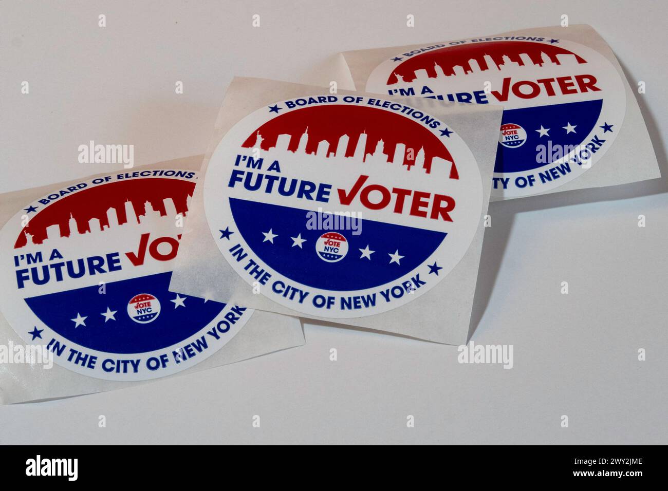 Je suis un futur électeur des autocollants distribués dans les bureaux de vote à New York pendant la primaire présidentielle, 2024, New York, USA Banque D'Images