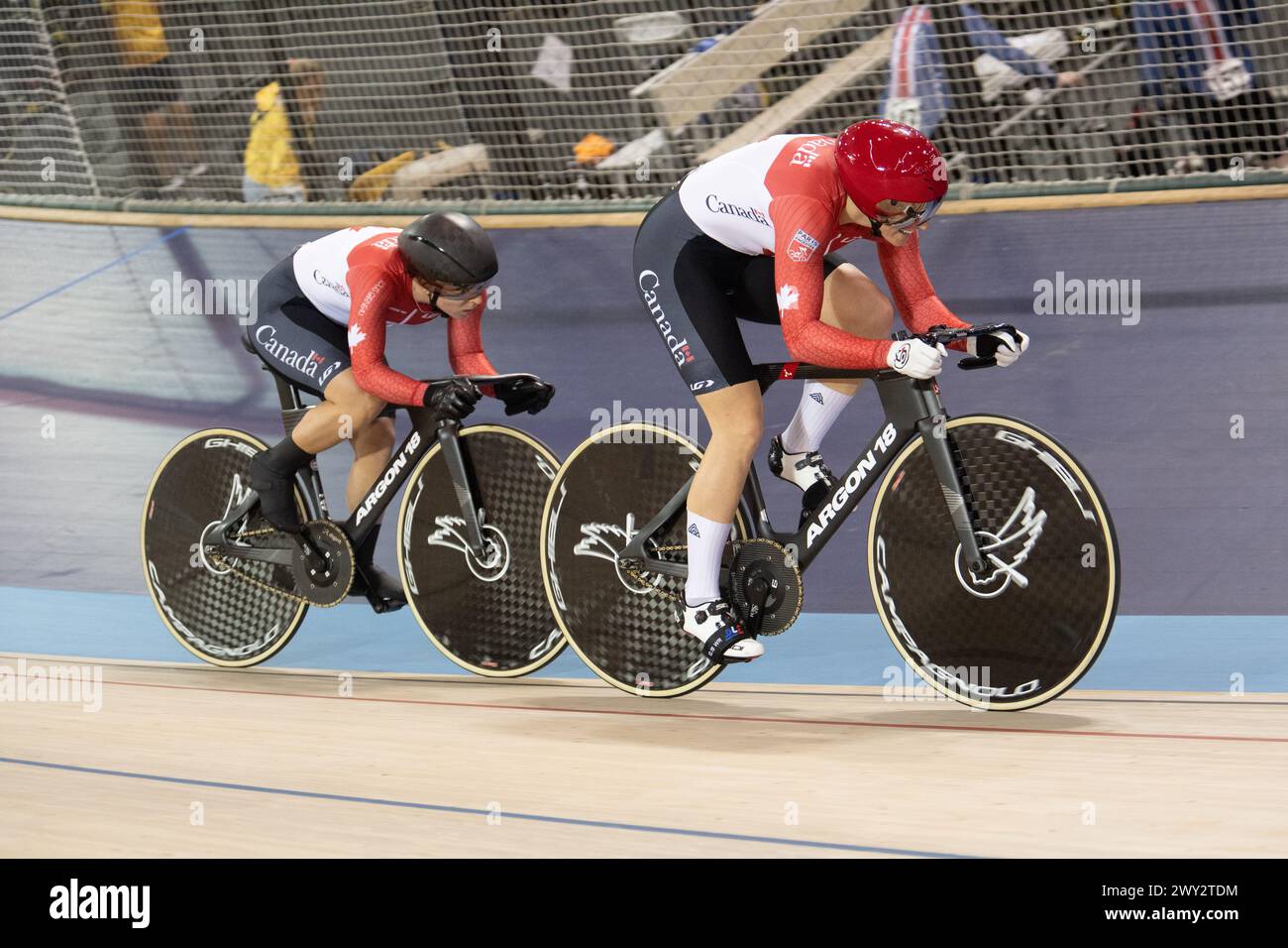 Los Angeles, Californie, États-Unis. 3 avril 2024. L'équipe féminine du Canada Sprint termine deuxième dans la qualification et avance vers la ronde de la médaille d'or. (G-d) Lauriane Genest, Kelsey Mitchell et Sarah Orban. Crédit : Casey B. Gibson/Alamy Live News Banque D'Images