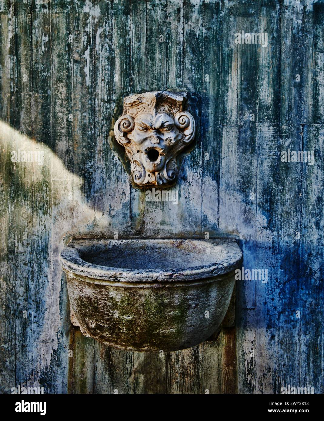 Vieille fontaine à Lisbonne, Portugal, Europe Banque D'Images