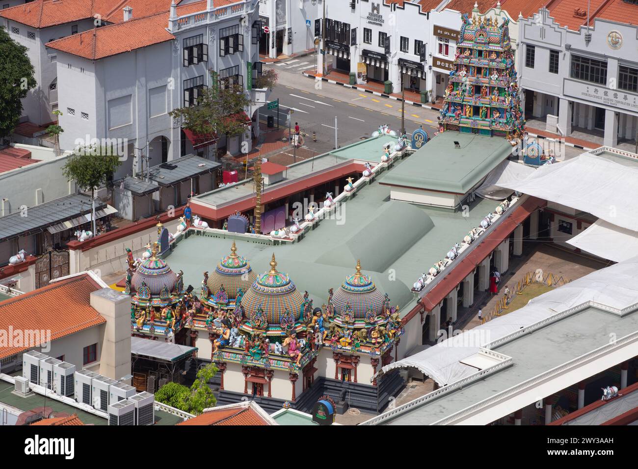 2 avril 2024. Vue aérienne prise perspective du temple Sri Mariamman situé à Chinatown. Singapour. Banque D'Images