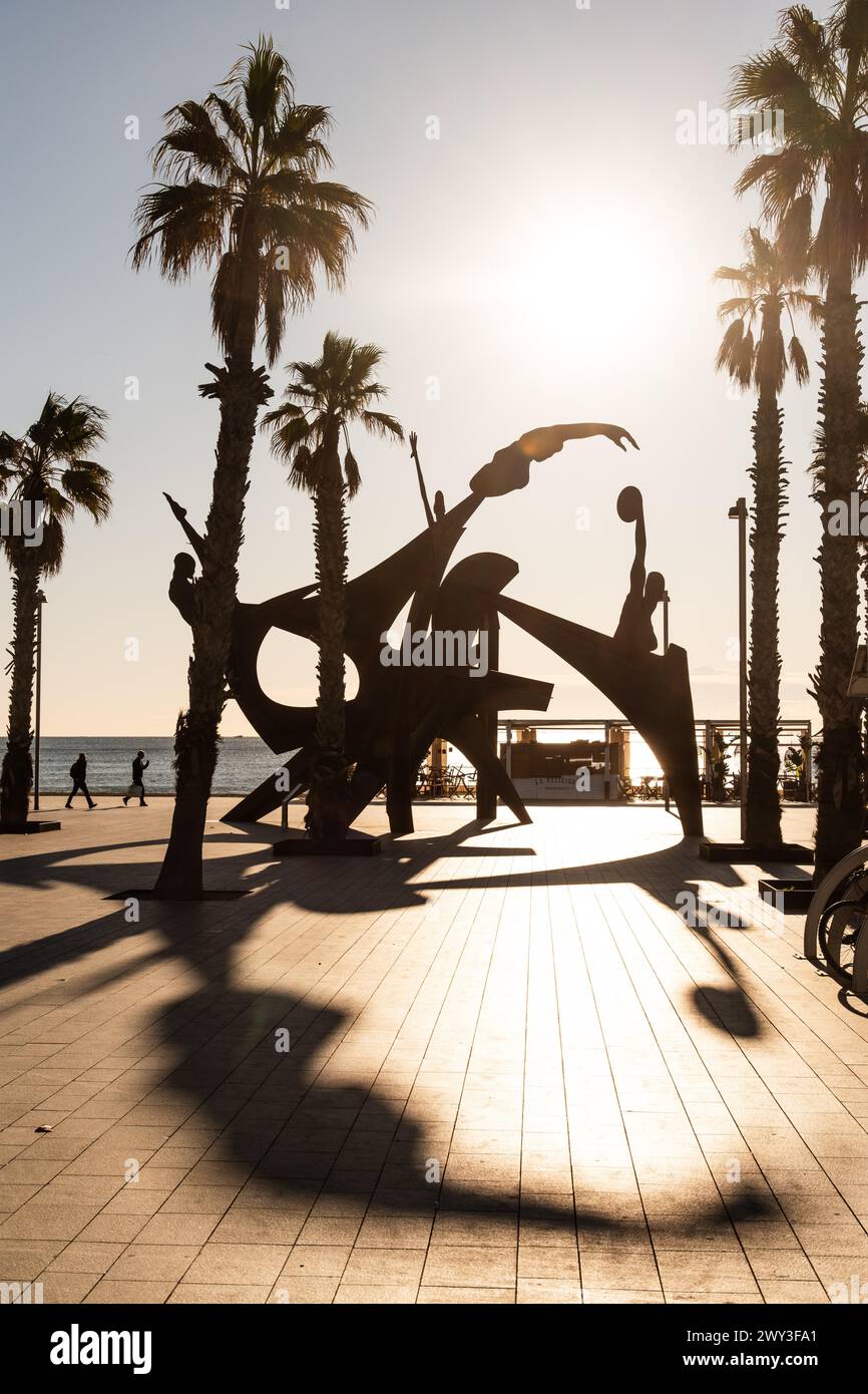 Sculpture avec des athlètes sur la plage de Barcelone, Espagne Banque D'Images