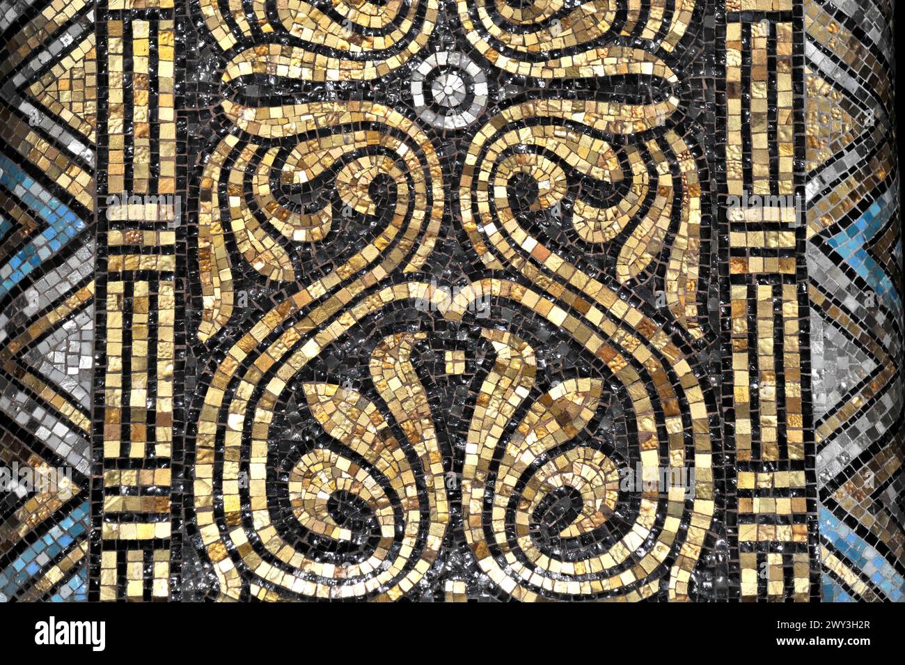 Église du Rédempteur, début de la construction 1903, Bad Homburg v. d. Hoehe, Hesse, mosaïque complexe avec des éléments d'or et noirs en géométrie Banque D'Images