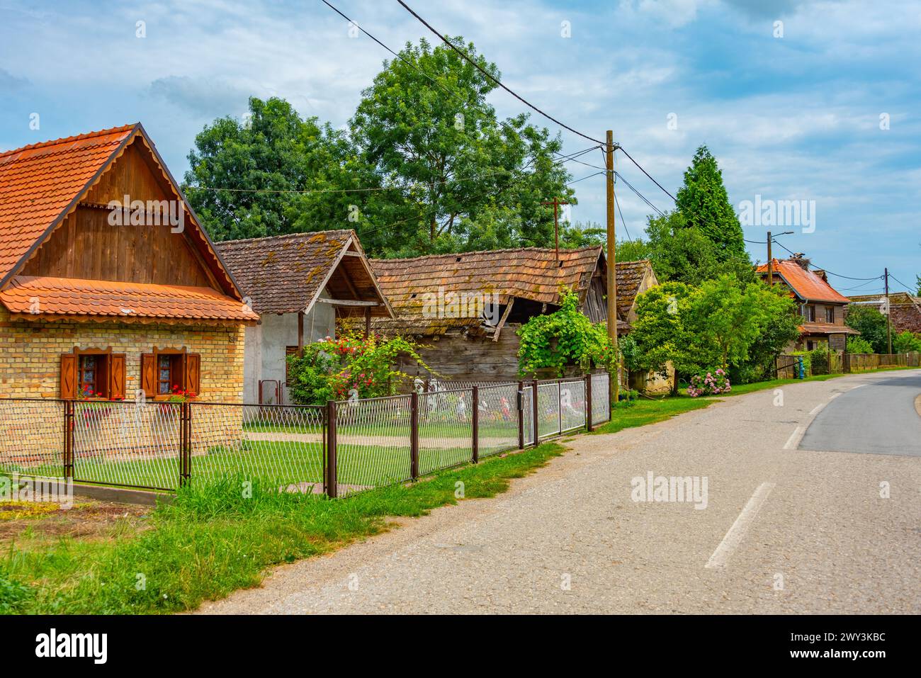 Maisons traditionnelles en bois dans le village croate Cigoc Banque D'Images