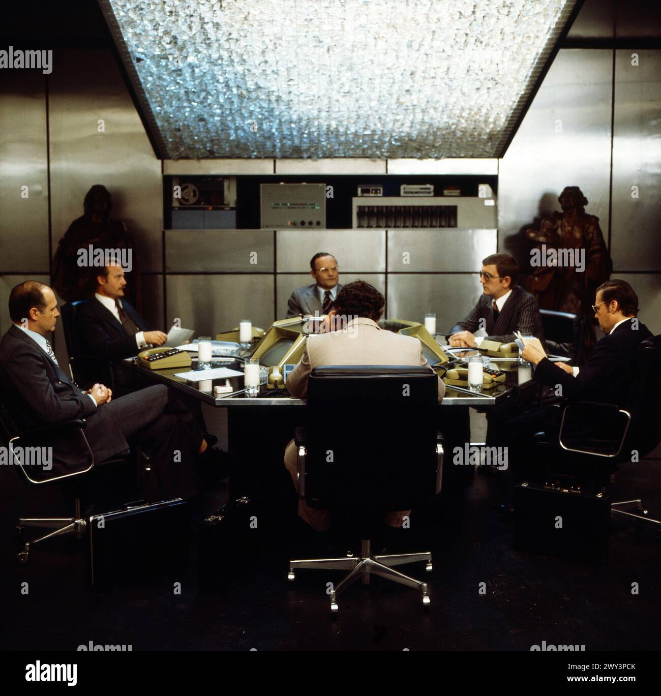 Kleine Bank mit schlechten Noten, Fernsehfilm, Deutschland 1975, Regie : Eberhard Pieper, Szenfoto mit Henry Kielmann, Karl Walter Diess, Werner Kreindl, Karl Heint von Hassel, Walter Kohut Banque D'Images