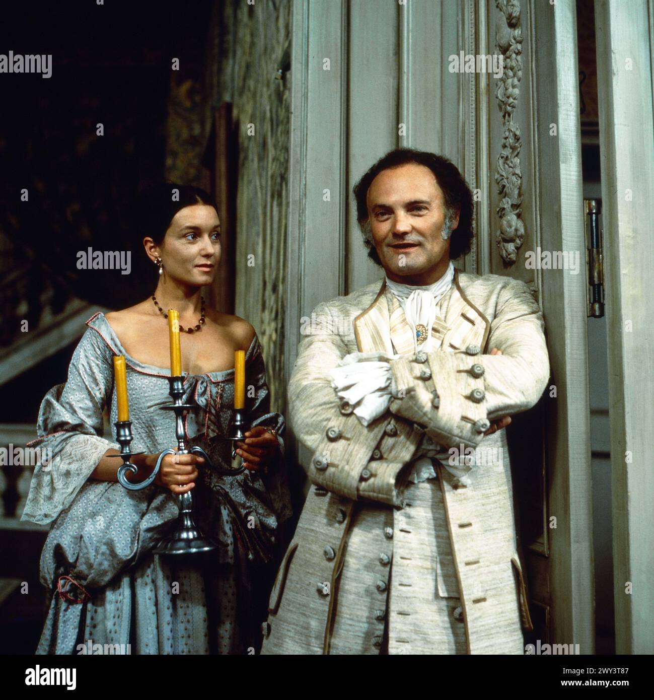 Der Menschenfeind, Fernsehfilm nach der Komödie von Molière als Aufzeichung aus dem Thalia Theater in Hamburg, Deutschland 1976, Régie : Rudolf Noelte, Darsteller : Angela Schmid, Werner Kreindl Banque D'Images