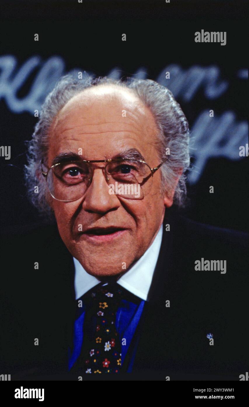 Klassentreffen, Erinnerungen an die Schulzeit, ZDF Sendung, Deutschland, 1994, Bild : Intendant und Theateregisseur Professor August Everding. Klassentreffen, souvenirs des jours d'école, programme TV, Allemagne, 1994, photo : metteur en scène et metteur en scène August Everding. Banque D'Images