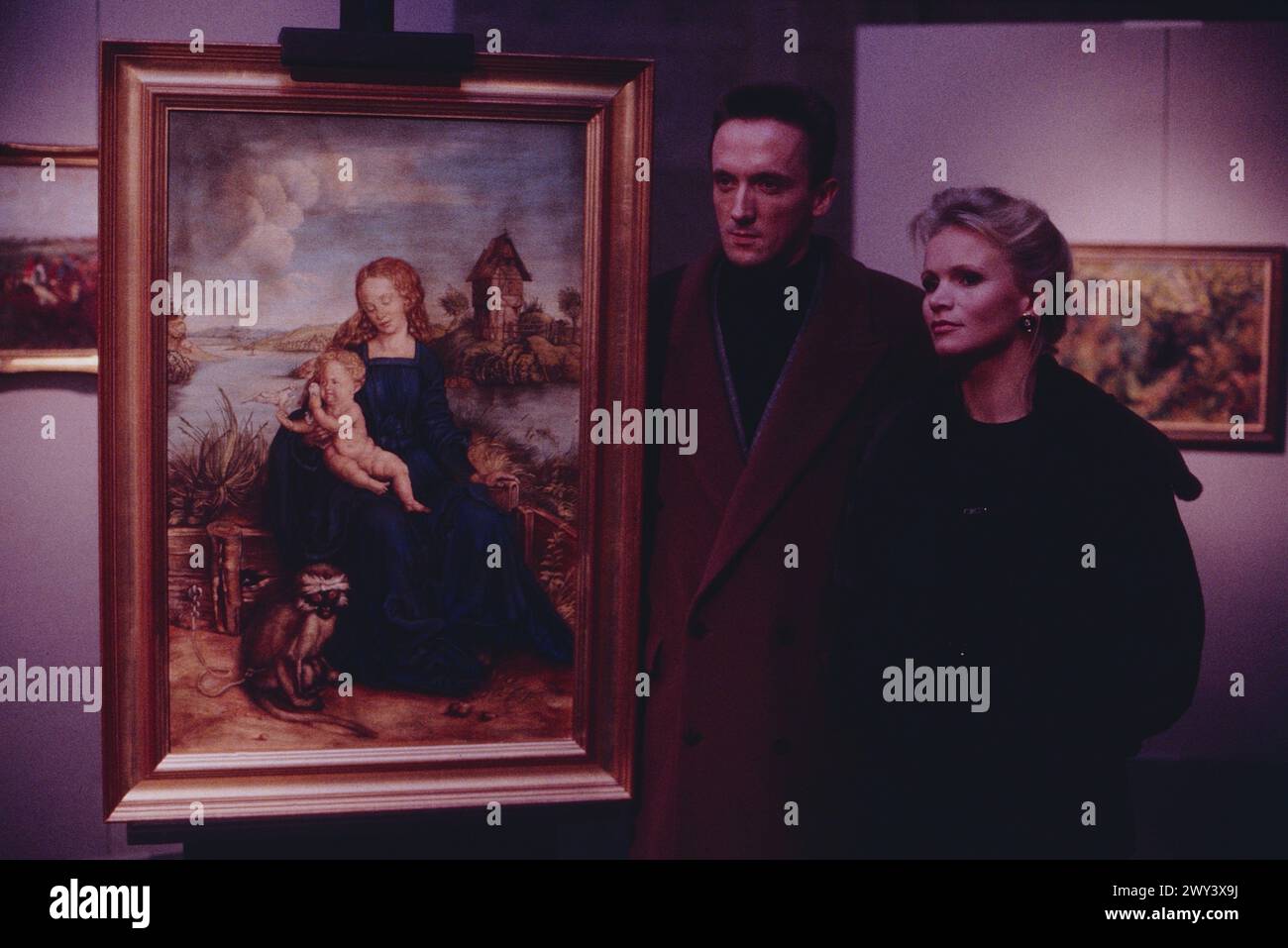 Der Madonna Mann, deutscher Spielfilm von 1987, Regie : Hans Christoph Blumenberg, Szene im Museum : Marius Müller-Westernhagen, Renee Soutendijk Banque D'Images