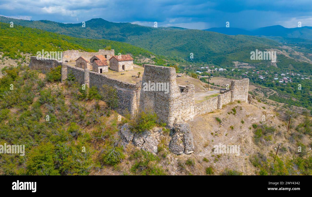 Vue d'été de la forteresse de Manavi en Géorgie Banque D'Images
