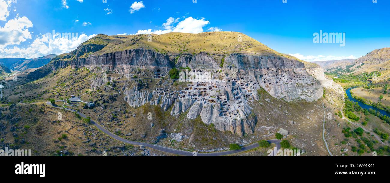 Vue panoramique des grottes de Vardzia en Géorgie Banque D'Images