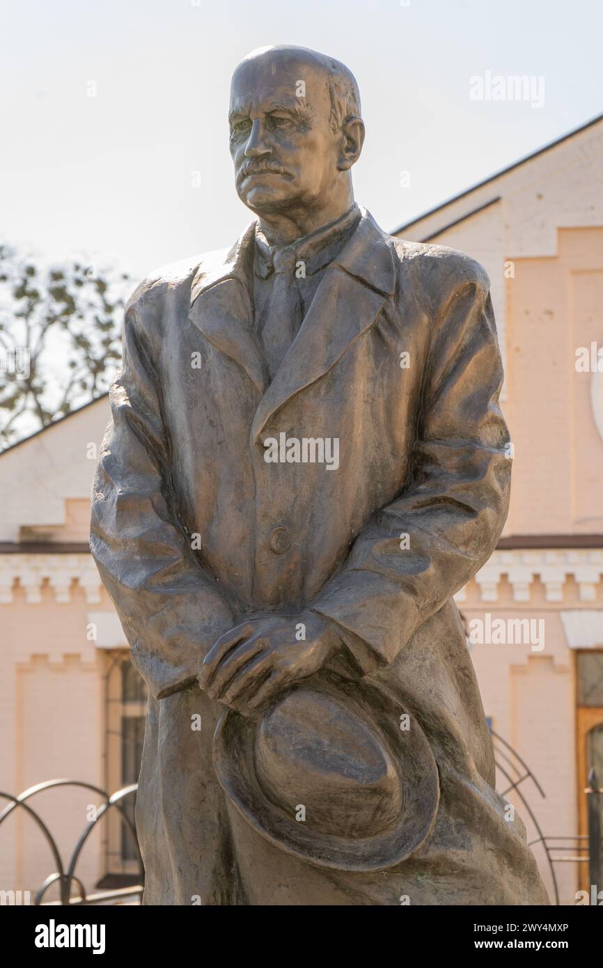 Ihor Sikorsky, concepteur et ingénieur aéronautique ukrainien. Monument en bronze. Ukraine, Kiev - 27 mars 2024. Banque D'Images