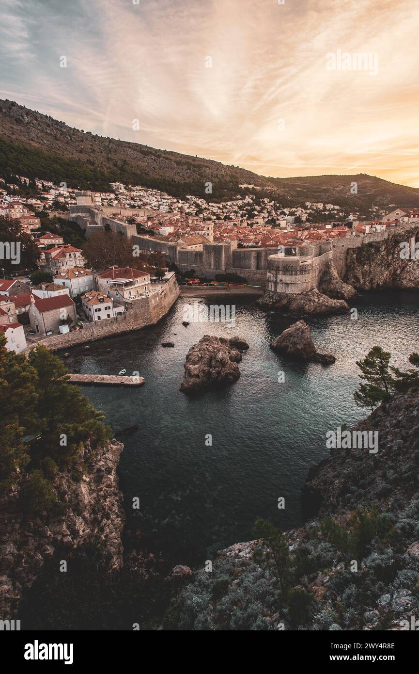 Dubrovnik im Herbst, Sommer 2023 an der Adriaküste der Makarska Riviera, Am Mittelmeer, in Kroatien, Europa, AM 24.10.2023. // Dubrovnik en automne, été 2023 sur la côte adriatique de la Riviera de Makarska, sur la Méditerranée, en Croatie, Europe, le 24 octobre, 2023. - 20231024 PD23206 crédit : APA-defacto Datenbank und Contentmanagement GmbH/Alamy Live News Banque D'Images