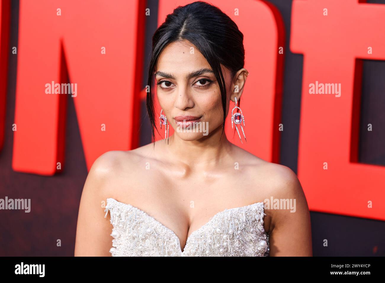 HOLLYWOOD, LOS ANGELES, CALIFORNIE, États-Unis - 03 AVRIL : Sobhita Dhulipala arrive à la première de Los Angeles de Universal Pictures 'Monkey Man' qui s'est tenue au TCL Chinese Theatre IMAX le 3 avril 2024 à Hollywood, Los Angeles, Californie, États-Unis. (Photo de Xavier Collin/image Press Agency) Banque D'Images