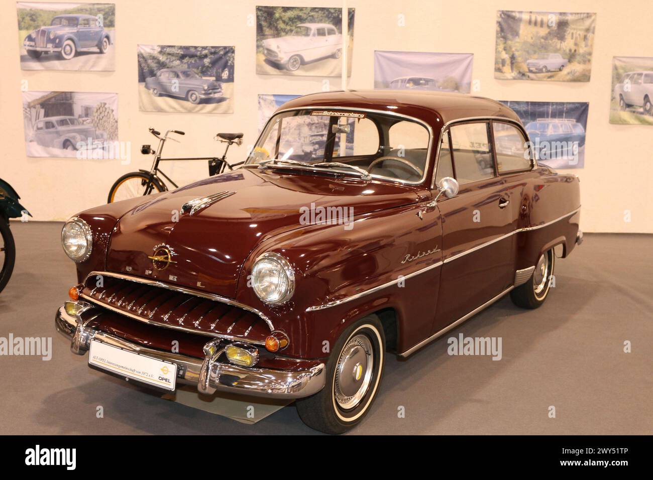 Opel Olympia Rekord, Sonderschau 125 Jahre Opel, 34. Techno Classica Essen 03. - 07.04.2024. Messe Essen, Siha, Oldtimer / klassische Autos / Autoausstellung, Oldtimermesse, Essen D. *** Opel Olympia Rekord, exposition spéciale 125 ans d'Opel, 34 Techno Classica Essen 03 07 04 2024 Messe Essen, Siha, exposition de voitures anciennes, foire de voitures anciennes, Essen D. Banque D'Images