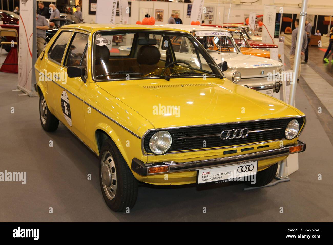 Audi 50 GLS Baujahr 1977, 34. Techno Classica Essen 03. - 07.04.2024. Messe Essen, Siha, Oldtimer / klassische Autos / Autoausstellung, Oldtimermesse, Essen D. *** Audi 50 GLS année 1977 , 34 Techno Classica Essen 03 07 04 2024 Messe Essen, Siha, Oldtimer klassische Autos Autoausstellung, Oldtimermesse, Essen D. Banque D'Images