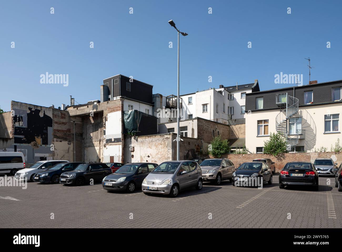 Krefeld, Königstraße, Abbruchhaus und Blick in die Hinterhöfe, Parkplatz Banque D'Images