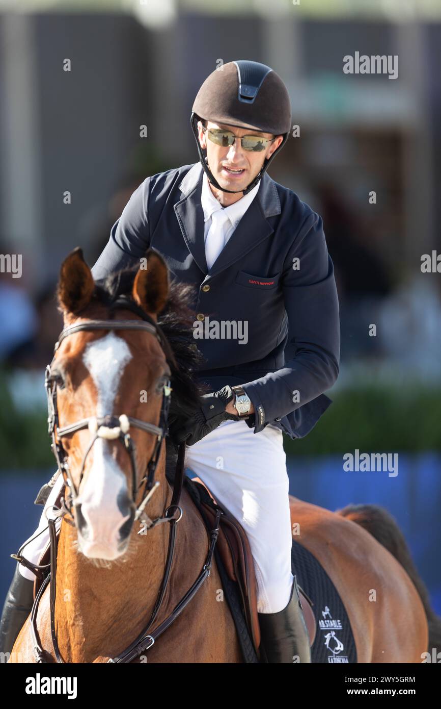 Miami Beach, États-Unis - 3 avril 2024. Andrew Ramsay des États-Unis et Riding Hermus participe à la catégorie de vitesse 1,40 au Longines GCL Miami. Banque D'Images