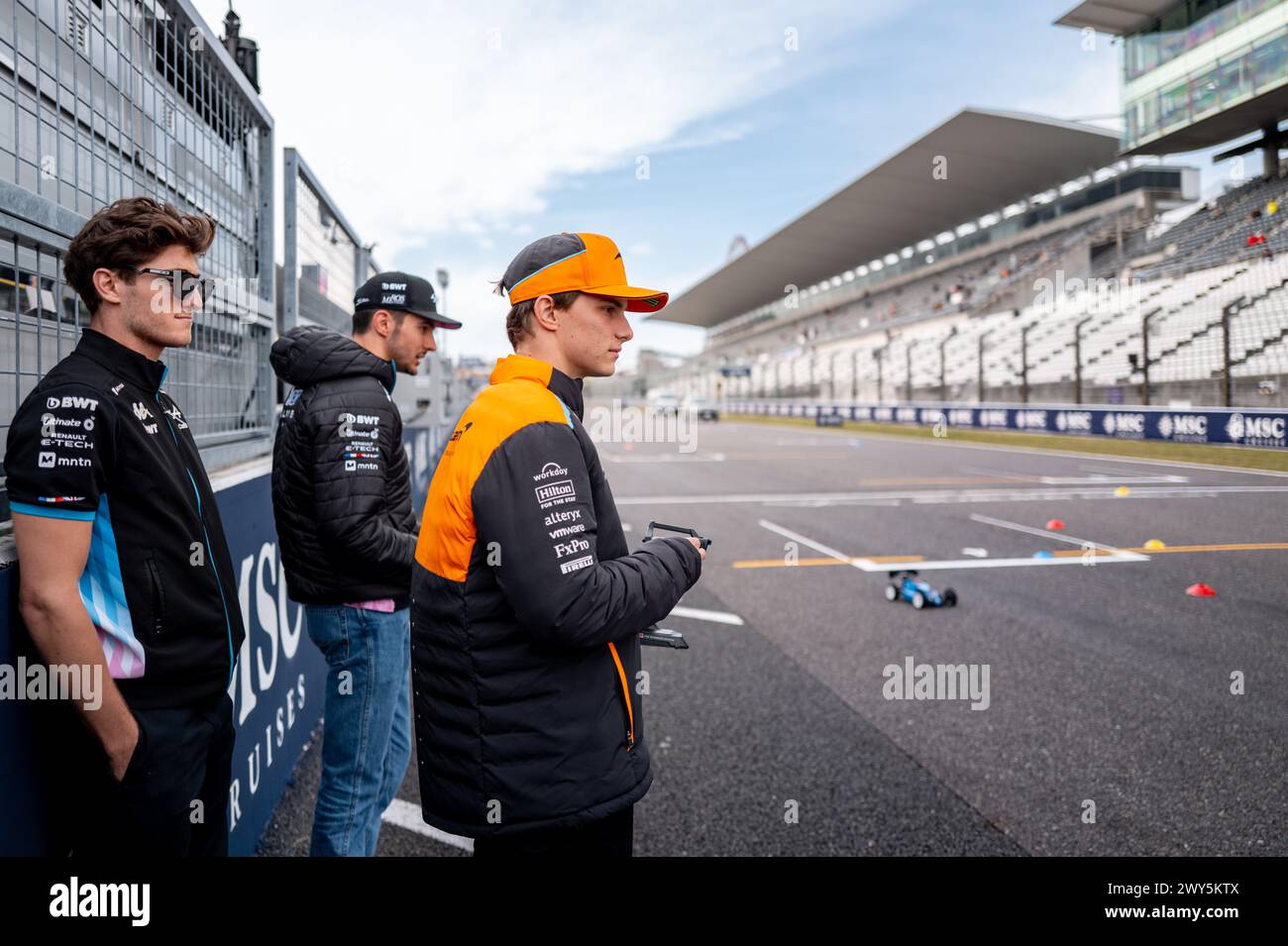 Circuit de Suzuka, 4 avril 2024 : Jack Doohan, Esteban Ocon (FRA) d'Alpine et Oscar Piastri (AUS) de McLaren courent des voitures télécommandées lors du Grand Prix de formule 1 du Japon 2024. Corleve/Alamy Live News Banque D'Images