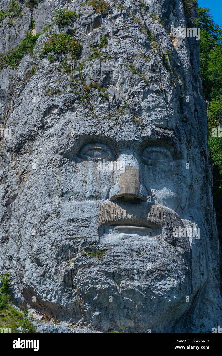 Sculpture rocheuse de Decebalus dans le parc national Iron Gates en Roumanie Banque D'Images
