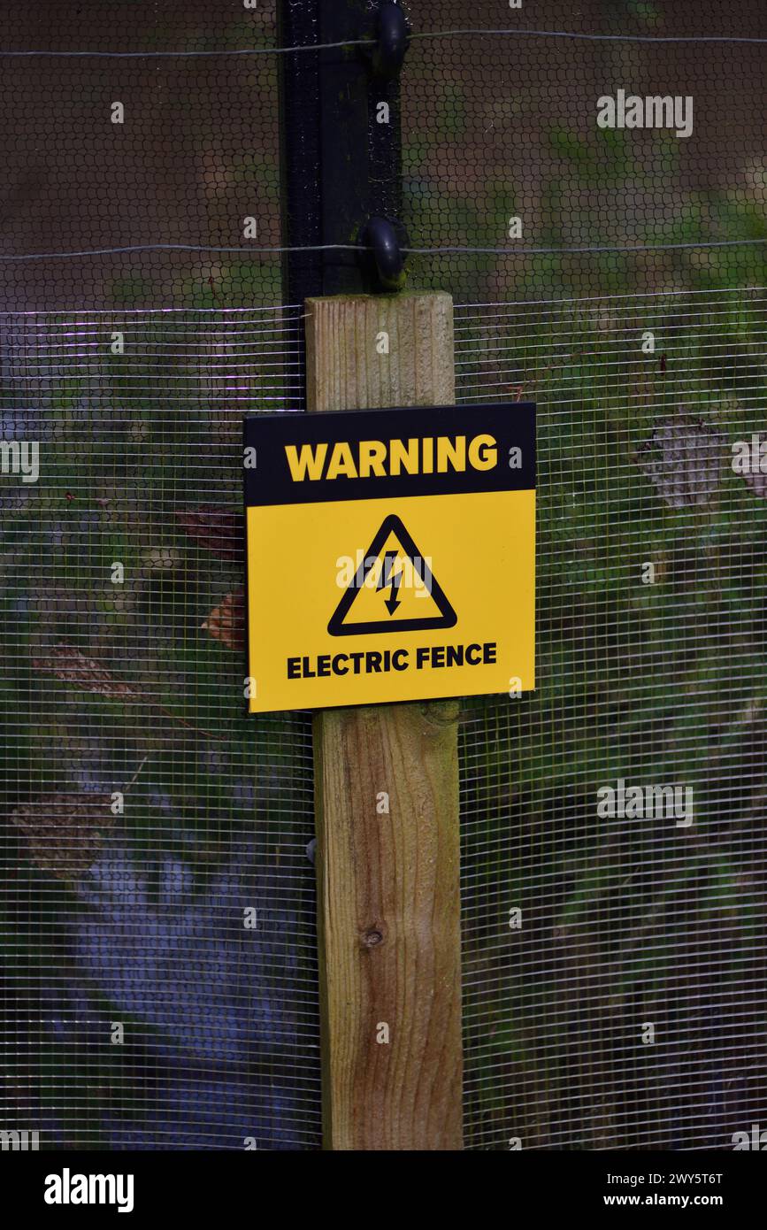 Un panneau d'avertissement au zoo de Paignton. Banque D'Images